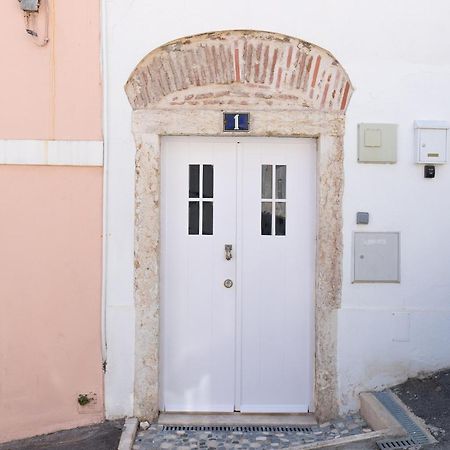 Classic Lisbon Homes: Bright & Central In Belem Esterno foto