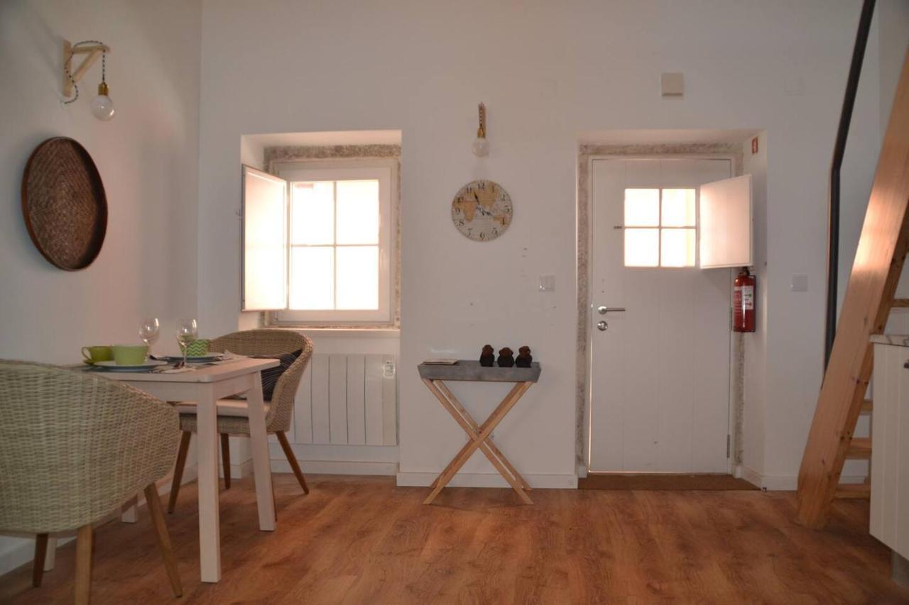 Classic Lisbon Homes: Bright & Central In Belem Esterno foto
