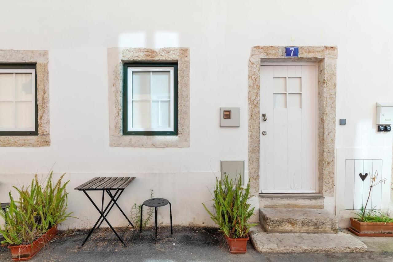 Classic Lisbon Homes: Bright & Central In Belem Esterno foto