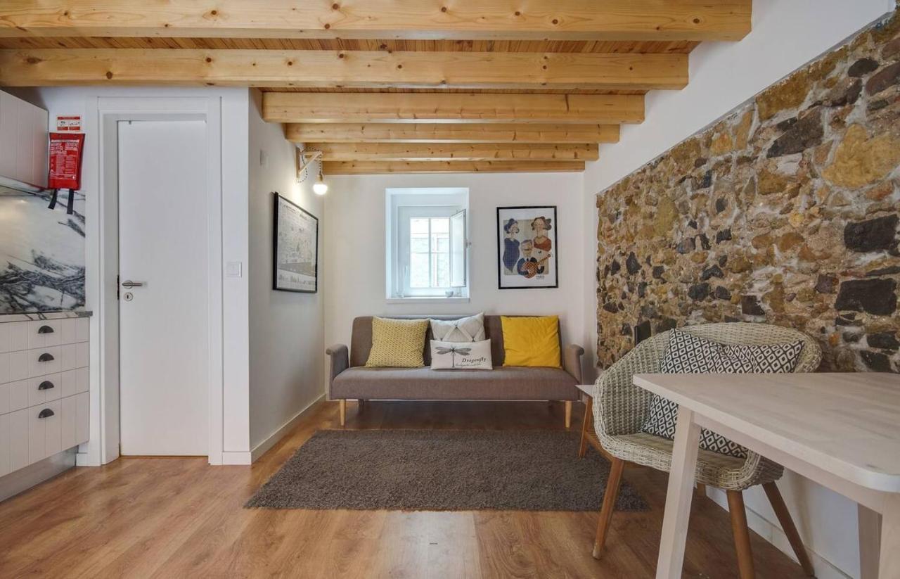 Classic Lisbon Homes: Bright & Central In Belem Esterno foto