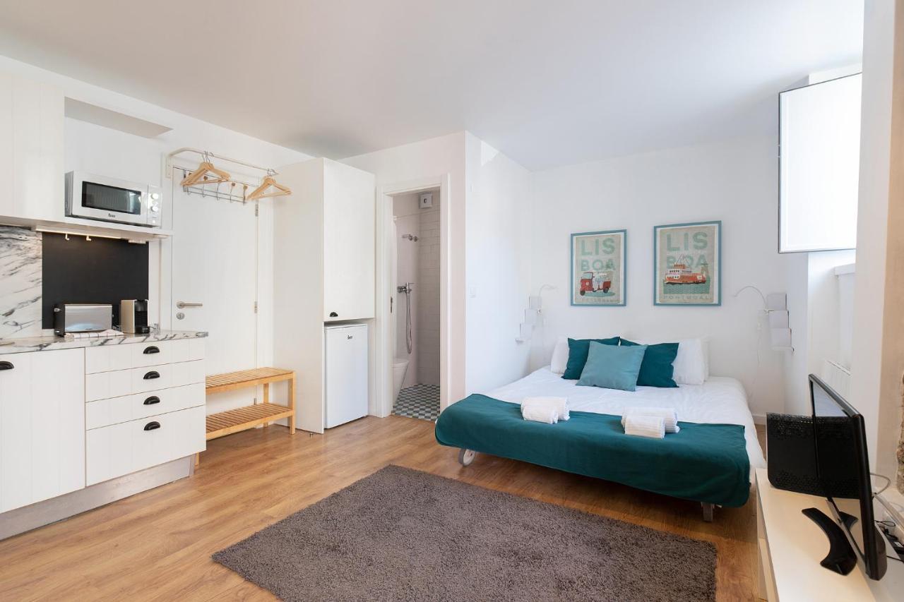 Classic Lisbon Homes: Bright & Central In Belem Esterno foto