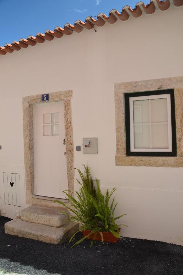 Classic Lisbon Homes: Bright & Central In Belem Esterno foto