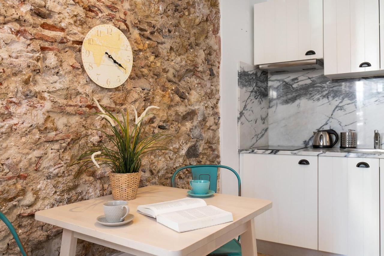 Classic Lisbon Homes: Bright & Central In Belem Esterno foto