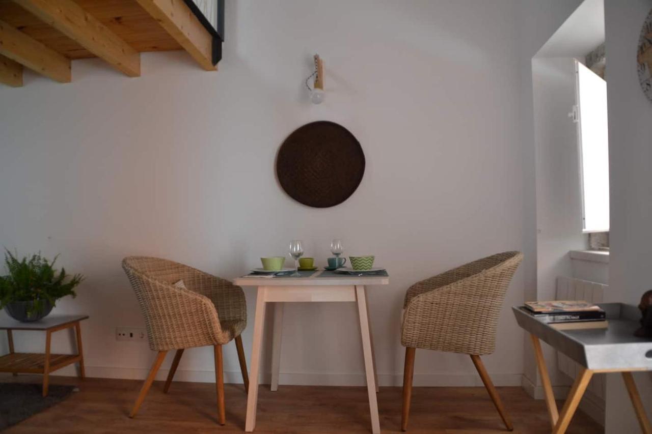 Classic Lisbon Homes: Bright & Central In Belem Esterno foto