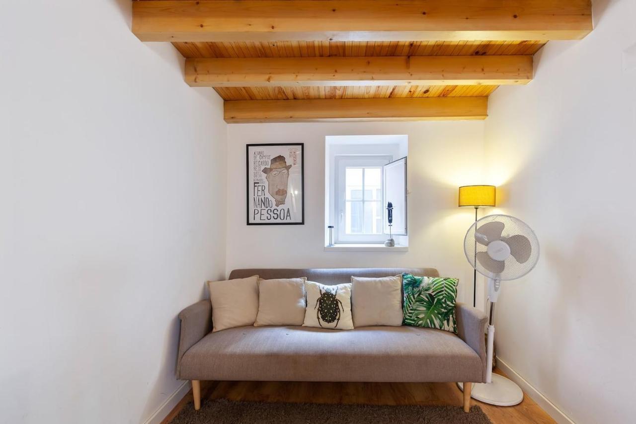 Classic Lisbon Homes: Bright & Central In Belem Esterno foto