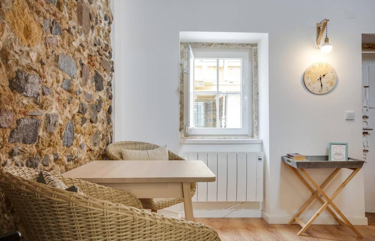 Classic Lisbon Homes: Bright & Central In Belem Esterno foto