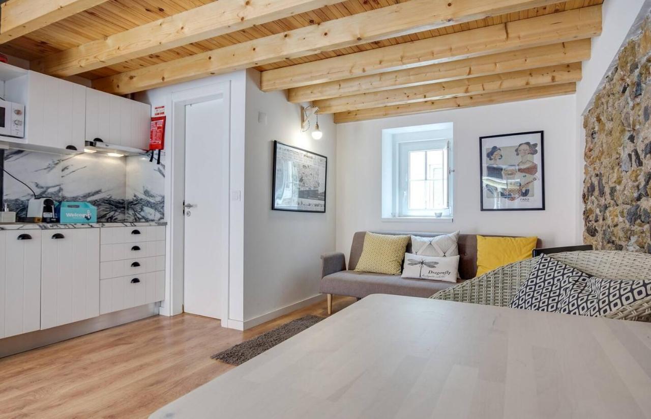 Classic Lisbon Homes: Bright & Central In Belem Esterno foto