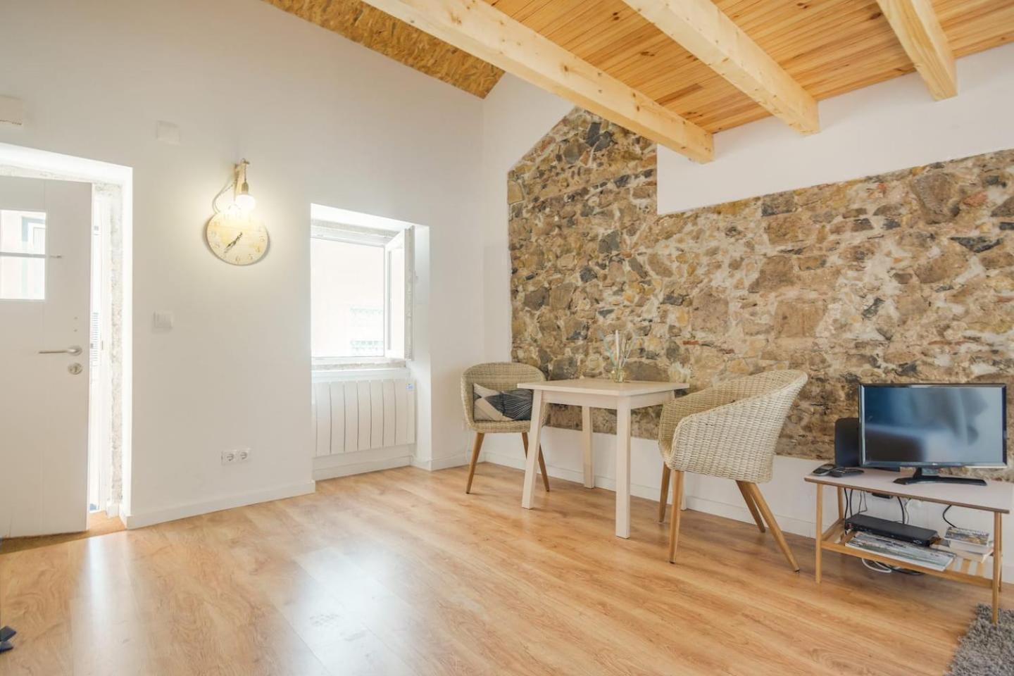 Classic Lisbon Homes: Bright & Central In Belem Esterno foto