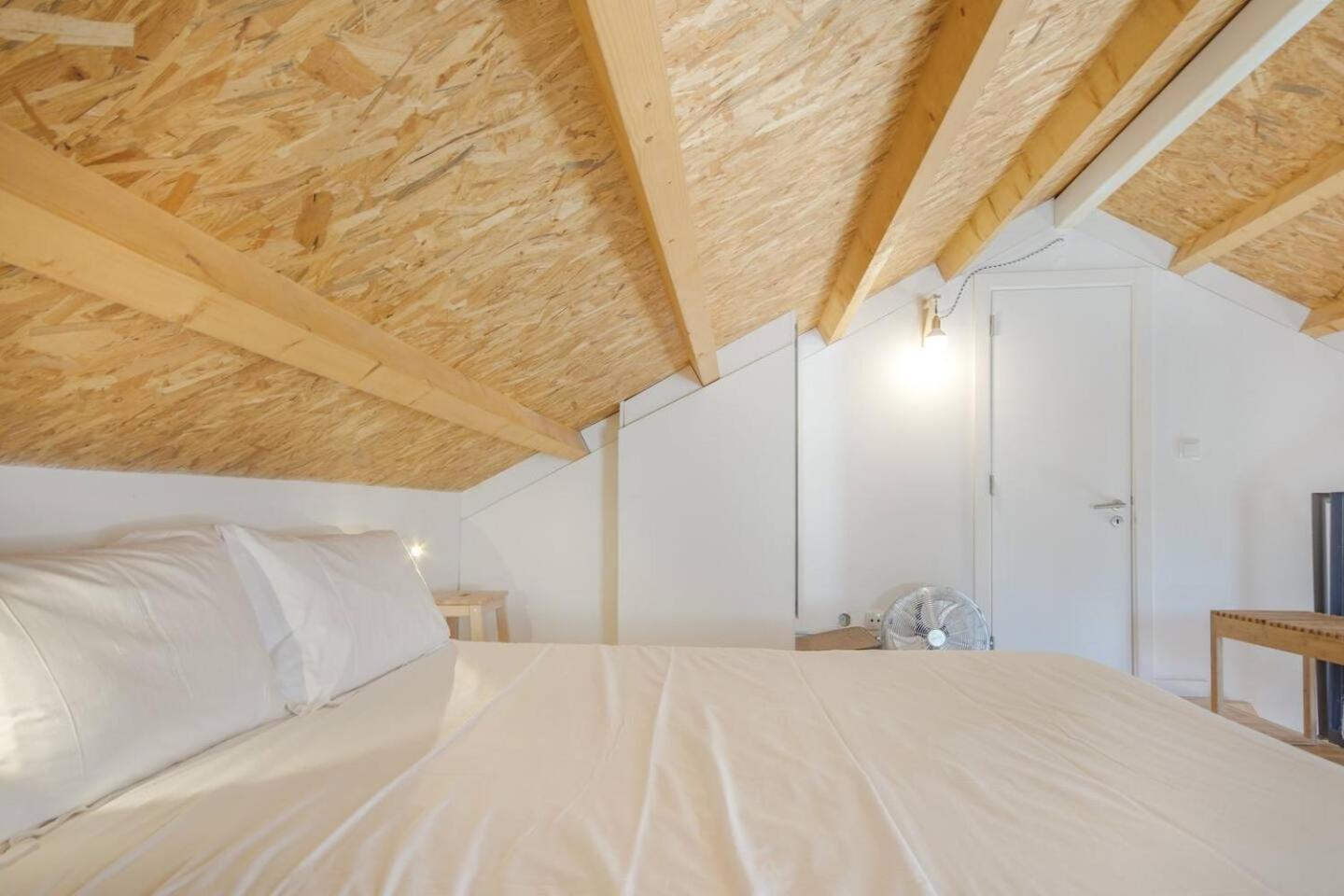 Classic Lisbon Homes: Bright & Central In Belem Esterno foto