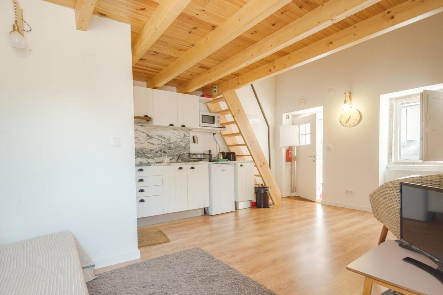 Classic Lisbon Homes: Bright & Central In Belem Esterno foto