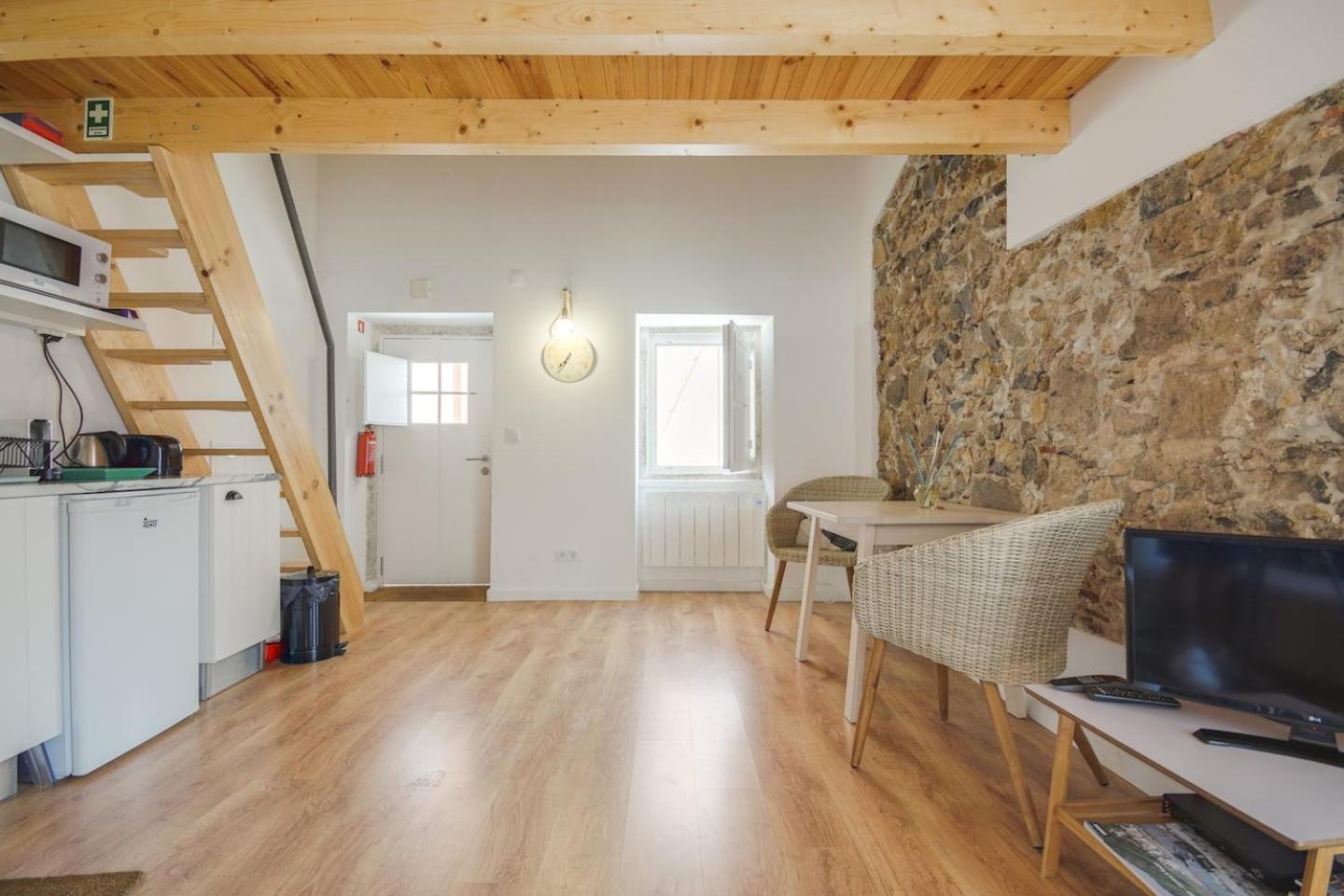 Classic Lisbon Homes: Bright & Central In Belem Esterno foto