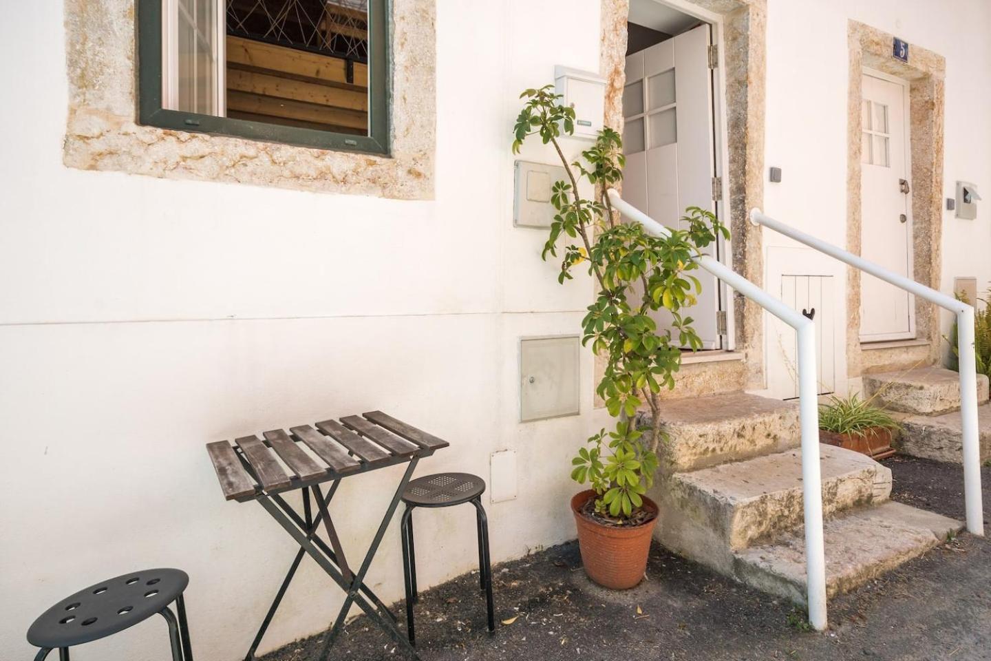 Classic Lisbon Homes: Bright & Central In Belem Esterno foto