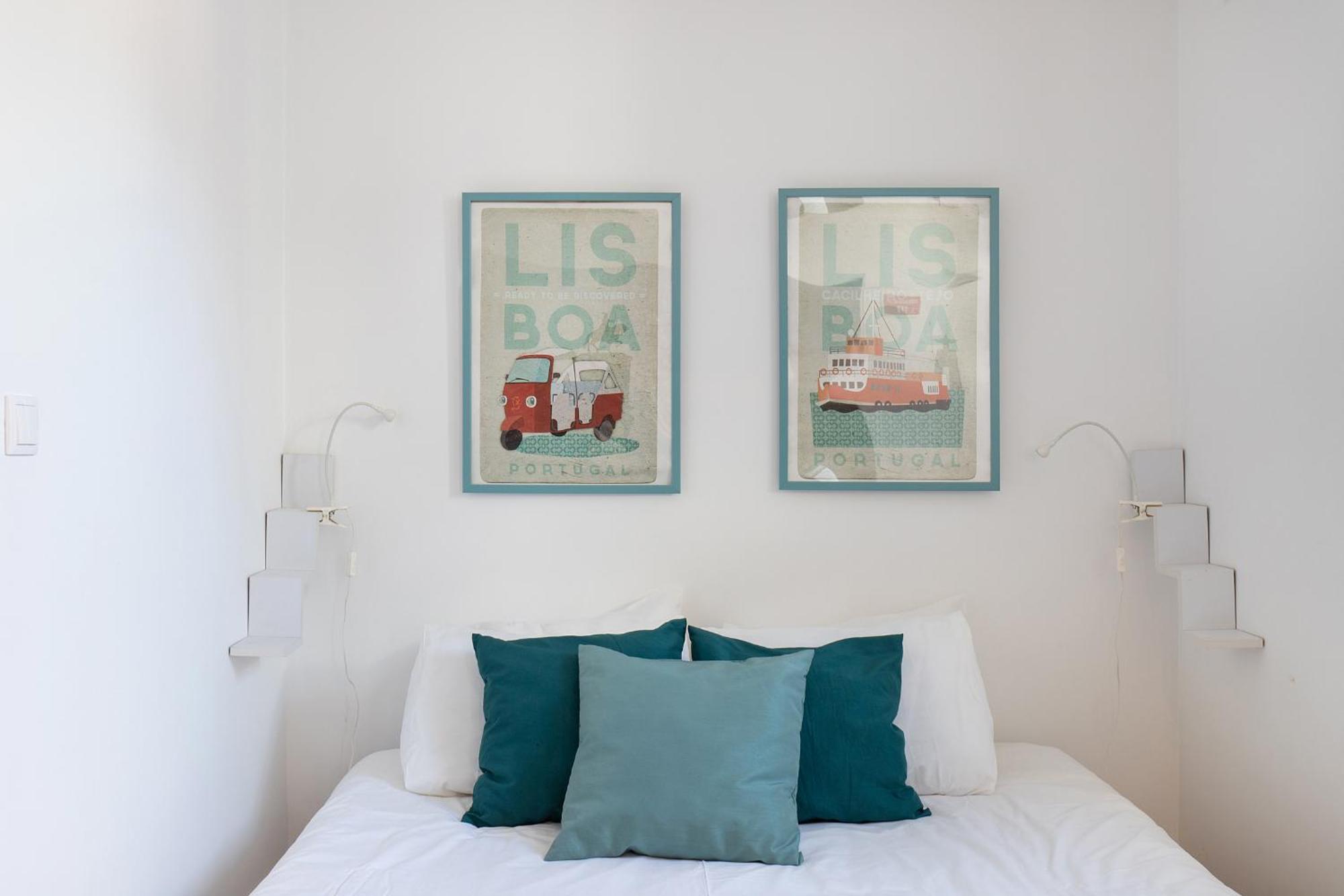 Classic Lisbon Homes: Bright & Central In Belem Esterno foto