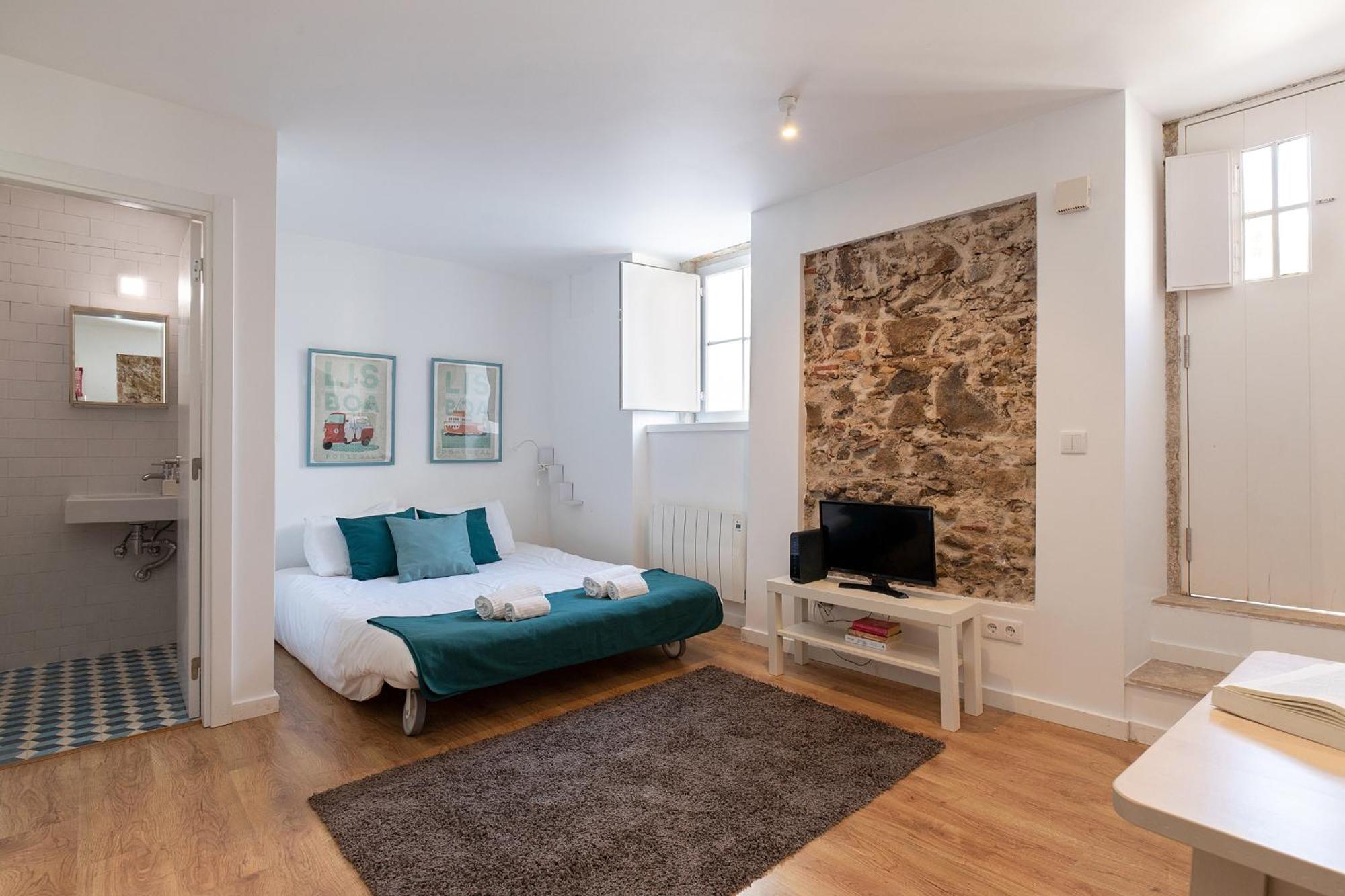 Classic Lisbon Homes: Bright & Central In Belem Esterno foto
