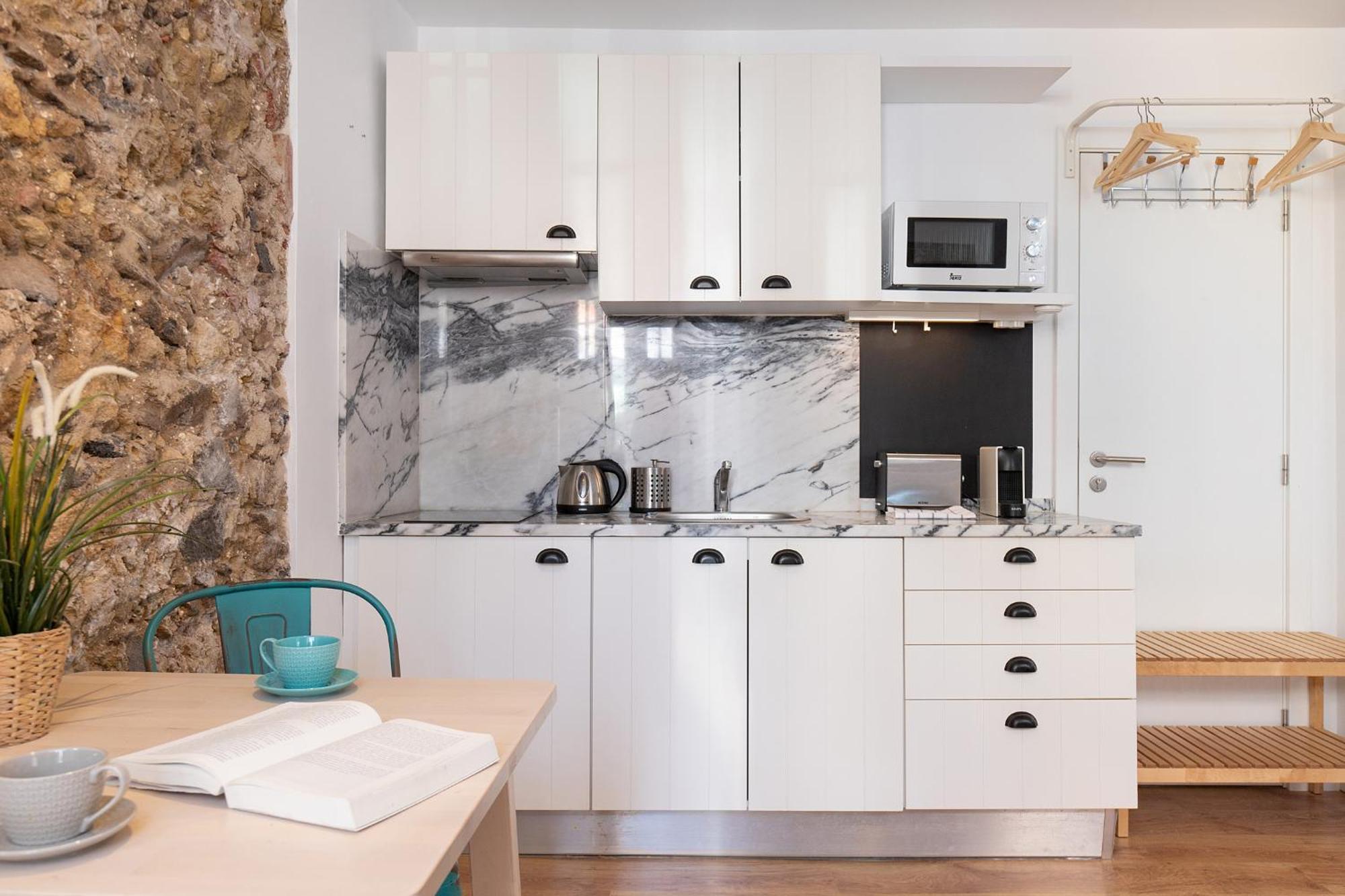 Classic Lisbon Homes: Bright & Central In Belem Esterno foto